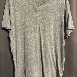 Old Navy Men's Heather Gray Short-Sleeve Henley Shirt. Size XL. Great condition.